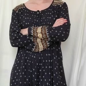 En Creme Shift Dress